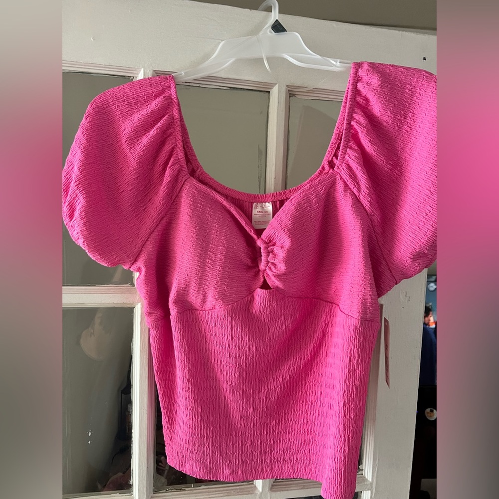 Pink Textured Crop Top with Circle Detail and Puffed Sleeves